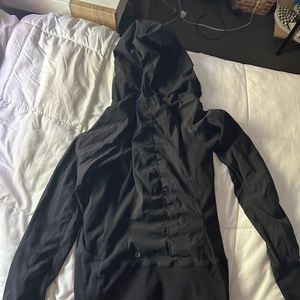 Lulu lemon active work out sweater with holes in sleeves for thumb